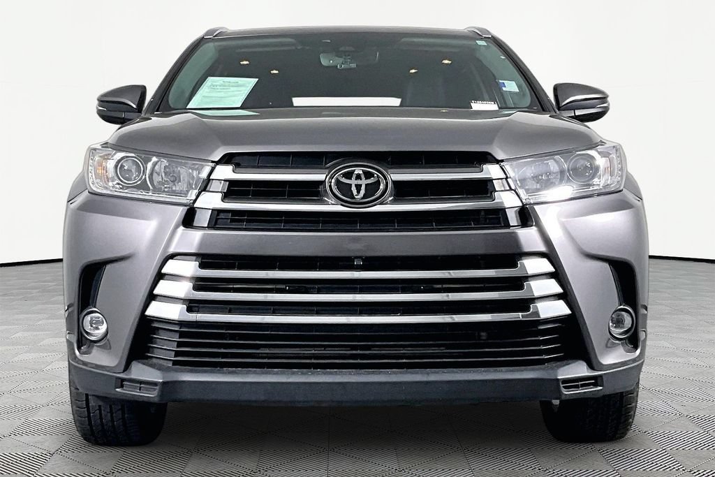 Used 2019 Toyota Highlander Limited FWD image 2