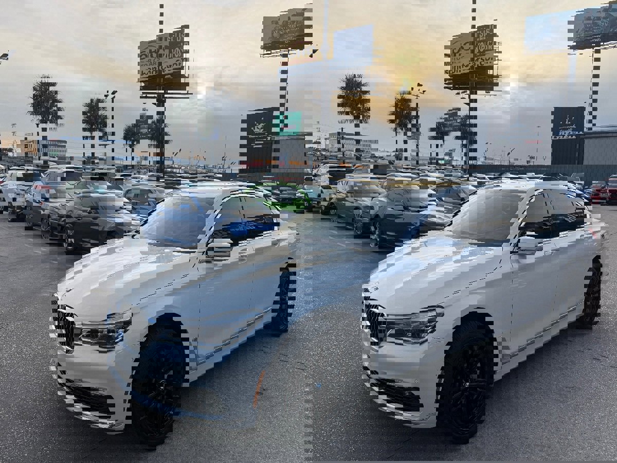 Used 2018 BMW 750i xDrive image 7