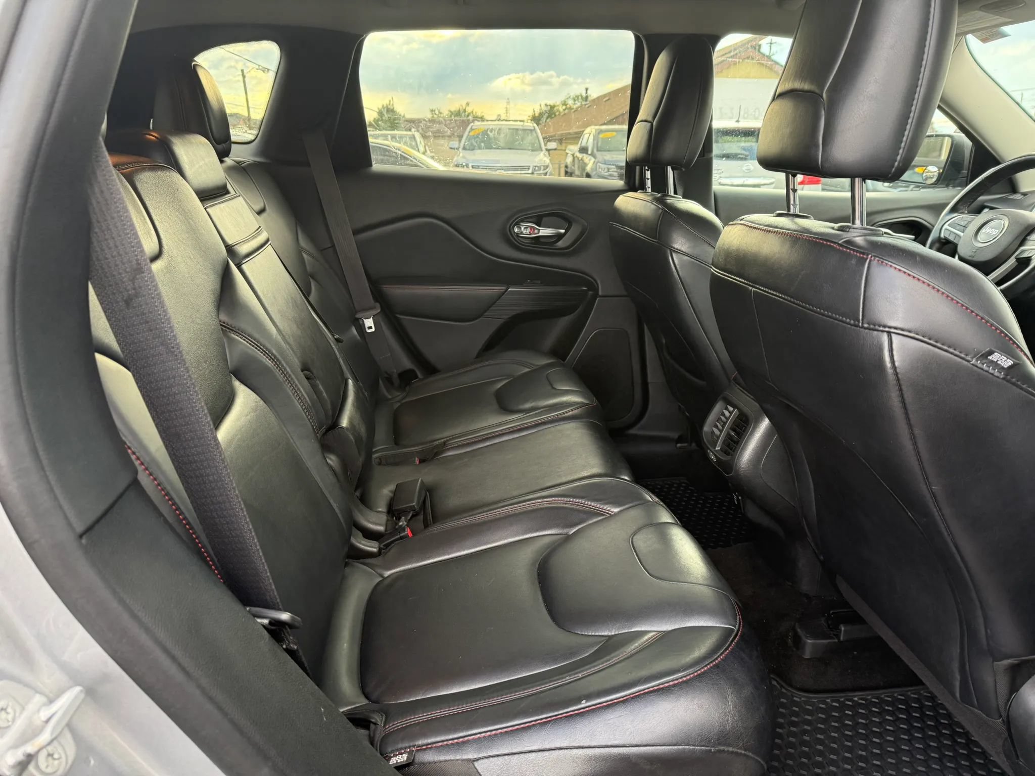 Used 2014 Jeep Cherokee Trailhawk w/ Comfort/Convenience Group AWD/4WD image 14