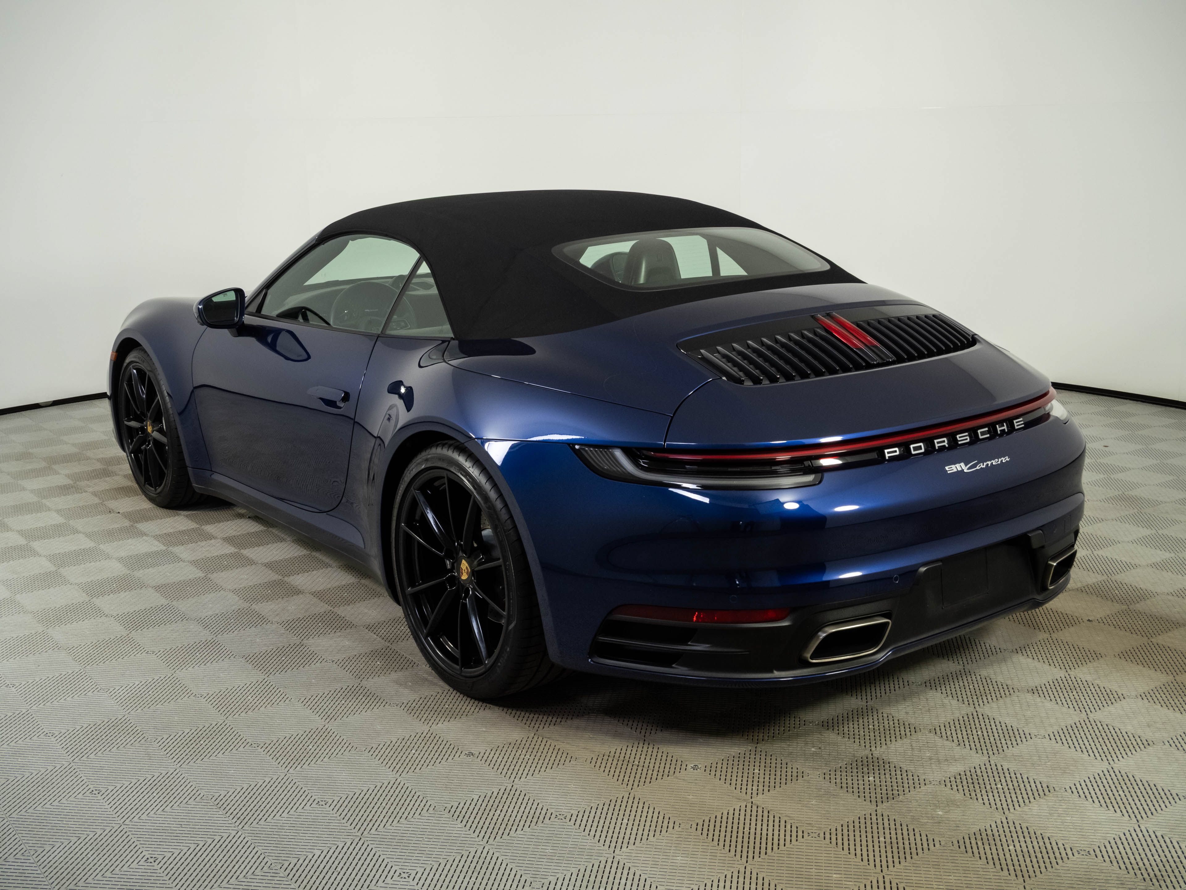 Used 2022 Porsche 911 Carrera RWD image 34