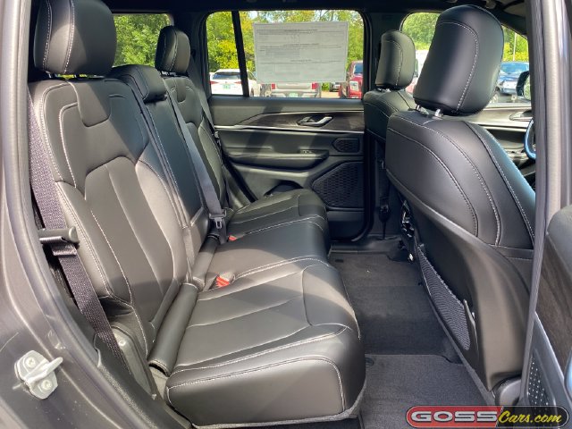 New 2026 Jeep Grand Cherokee Limited w/ Limited Altitude Package AWD/4WD image 8