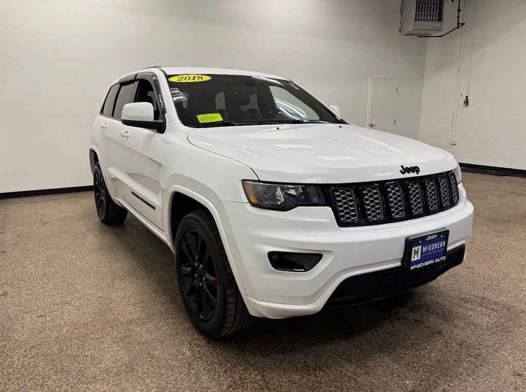 Used 2018 Jeep Grand Cherokee Altitude AWD/4WD image 9