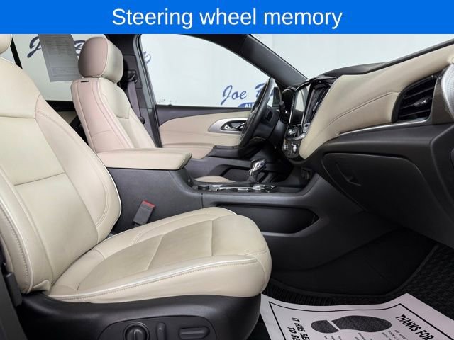 Used 2022 Chevrolet Traverse Premier image 19