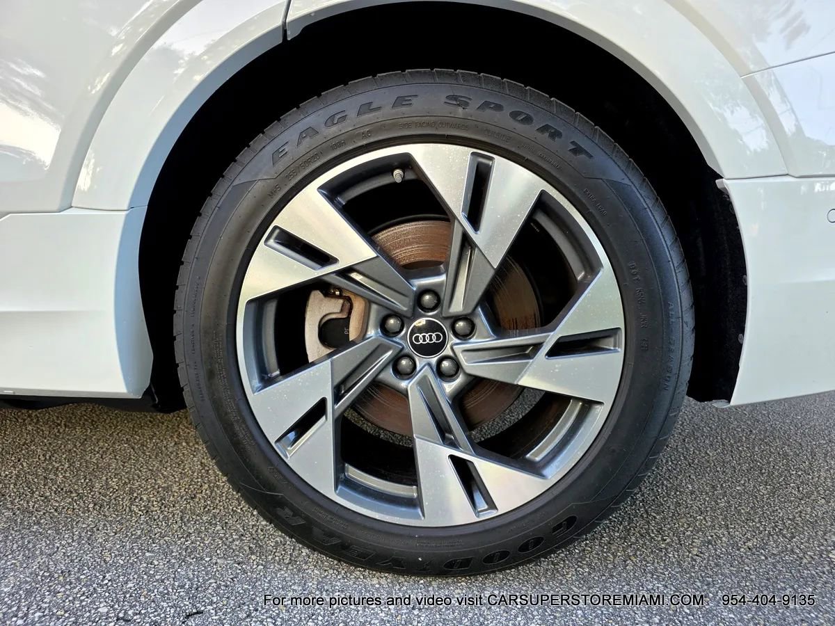 Used 2021 Audi e-tron Premium w/ Convenience Plus Package image 91