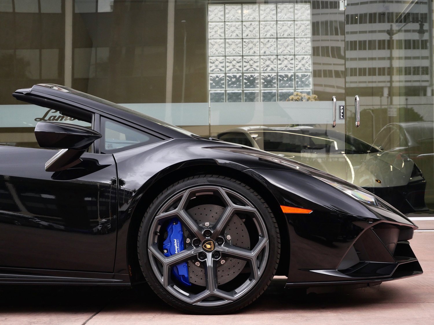 Used 2024 Lamborghini Huracan EVO image 9