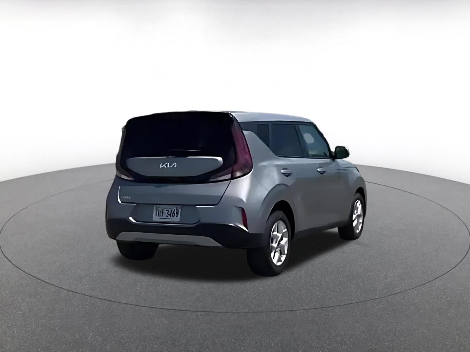 Used 2025 Kia Soul LX w/ LX Technology Package FWD image 8