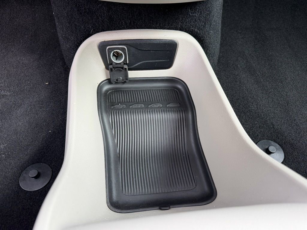 Certified 2022 Chrysler Voyager LX image 28