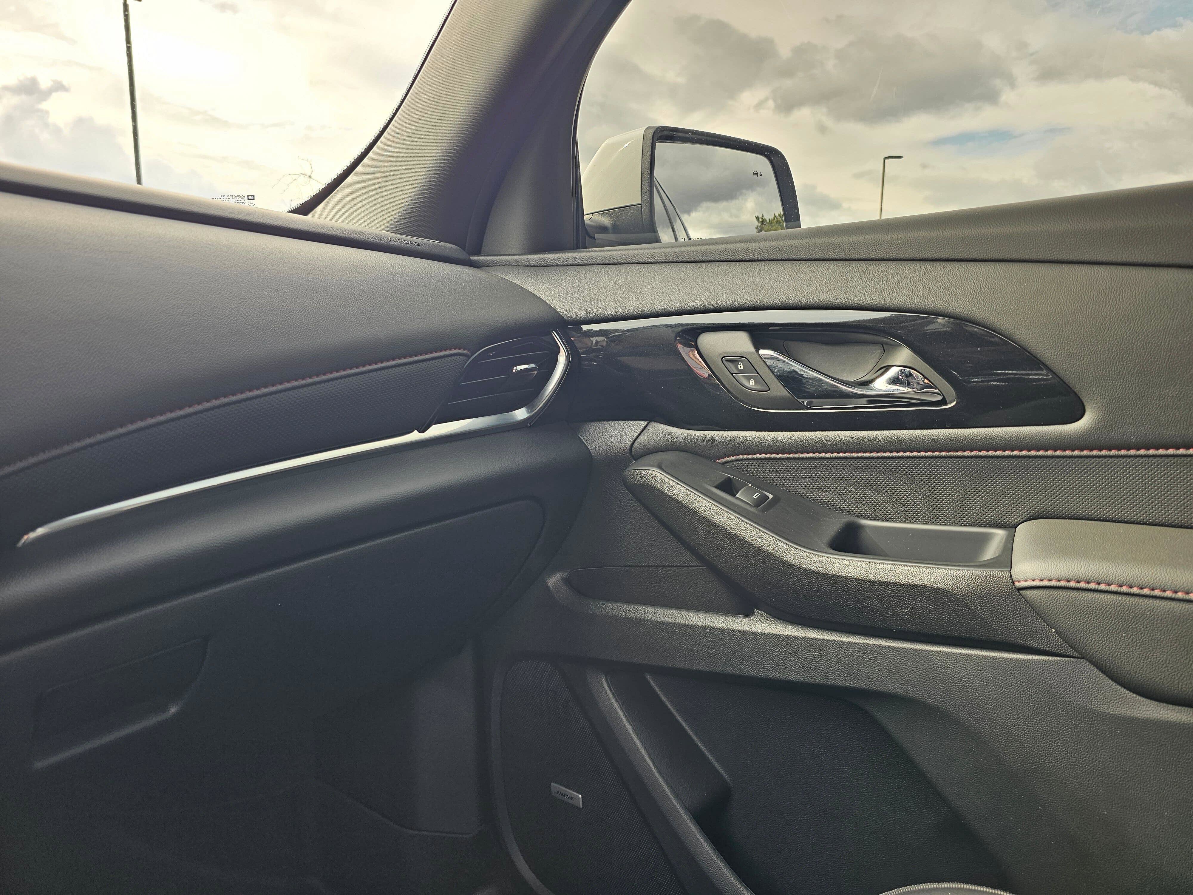 Used 2023 Chevrolet Traverse RS image 26