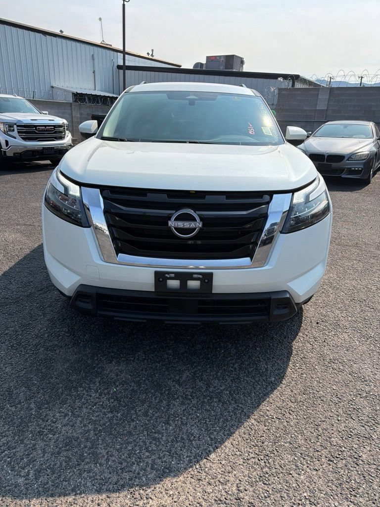 Used 2024 Nissan Pathfinder SV