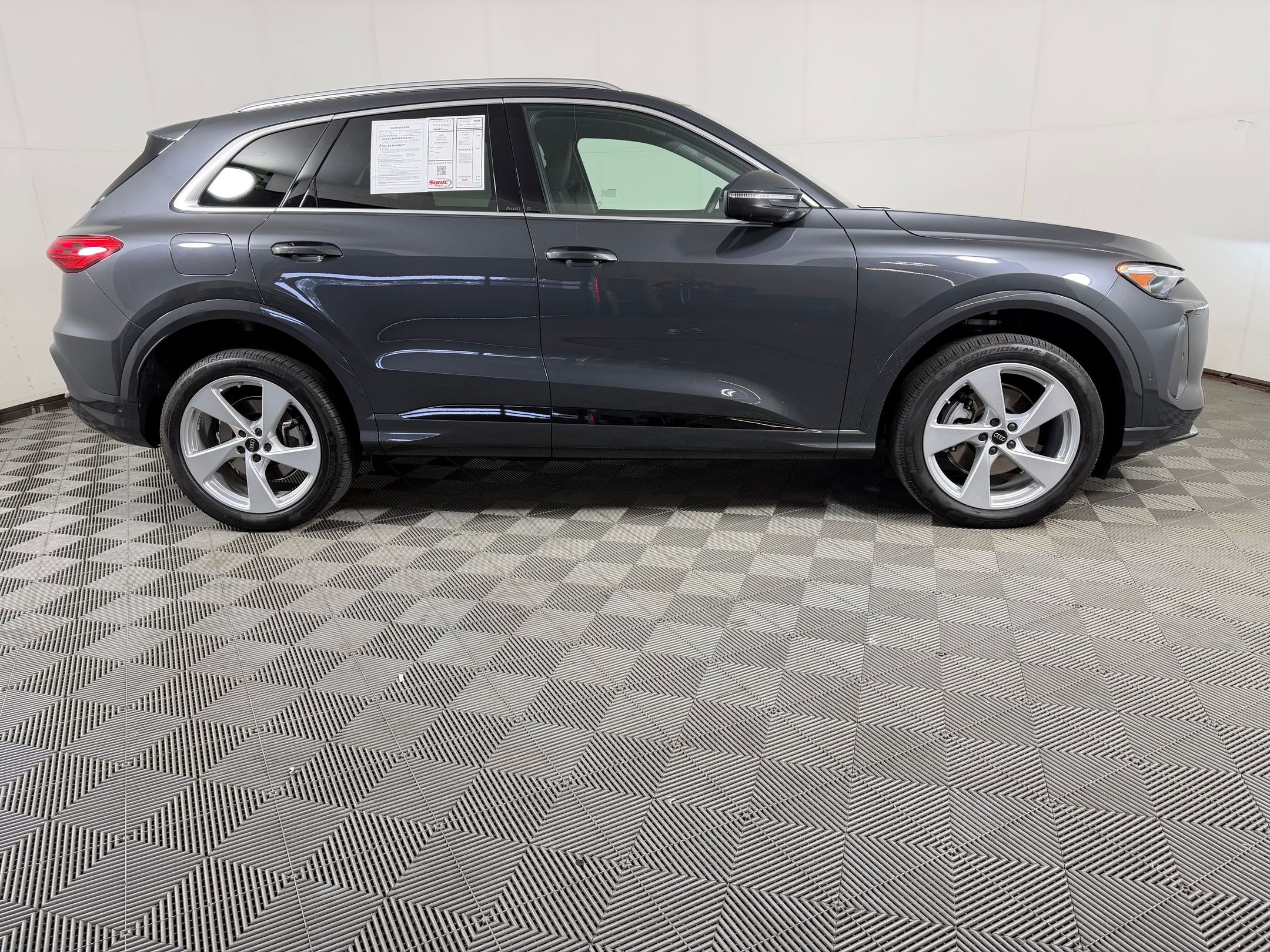 Certified 2025 Audi Q5 Premium w/ Premium Plus AWD/4WD image 8