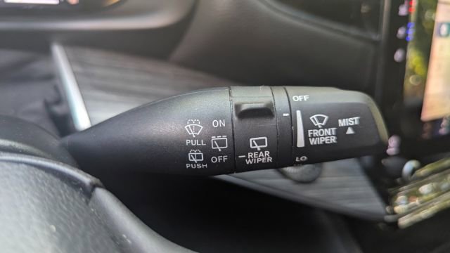 Used 2023 Jeep Wagoneer L Series II image 31