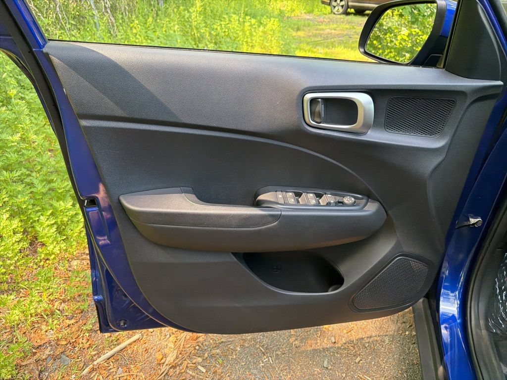 Used 2021 Hyundai Venue SE FWD image 16