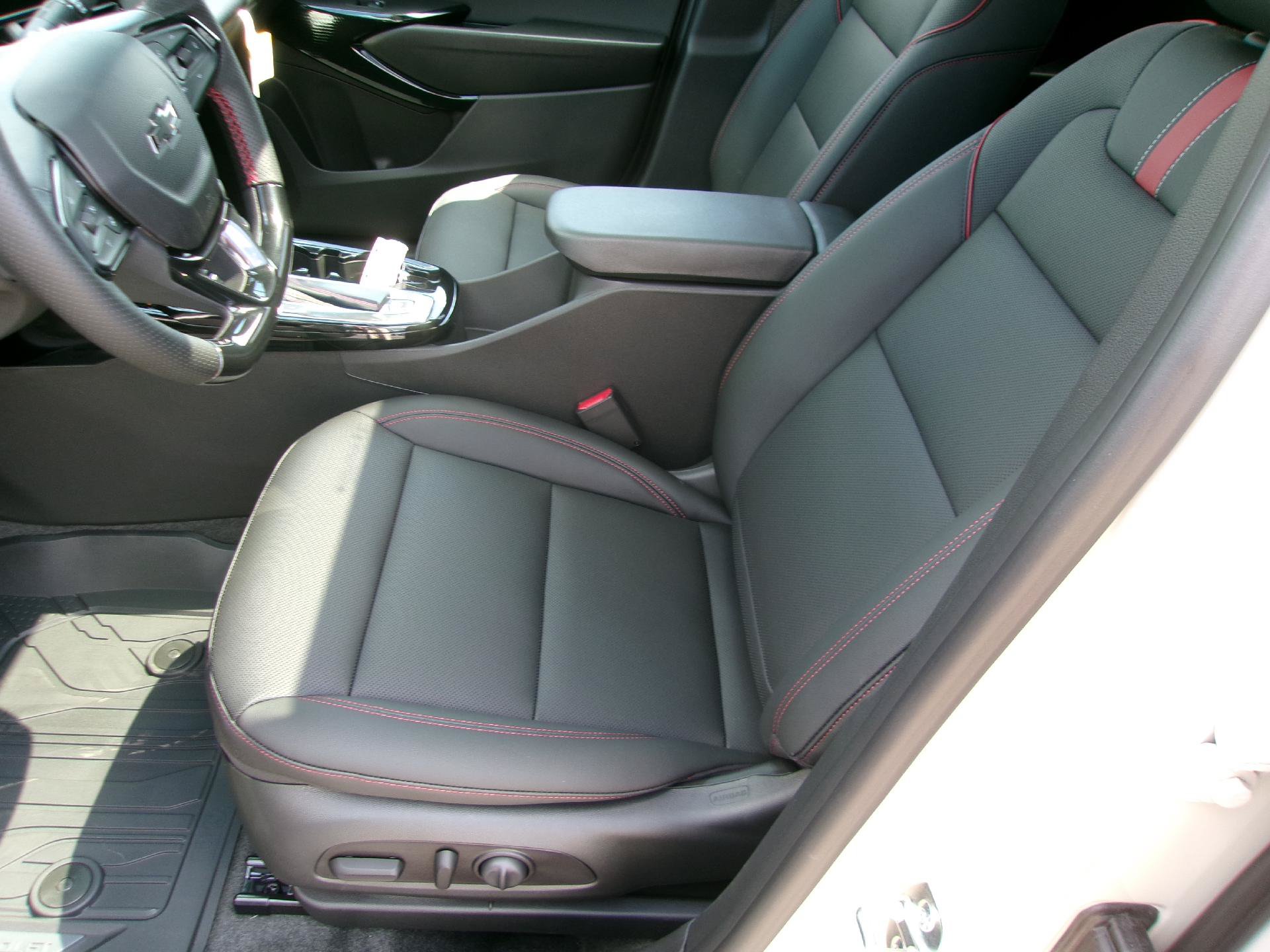 New 2026 Chevrolet Trax RS w/ Sunroof Package FWD image 11
