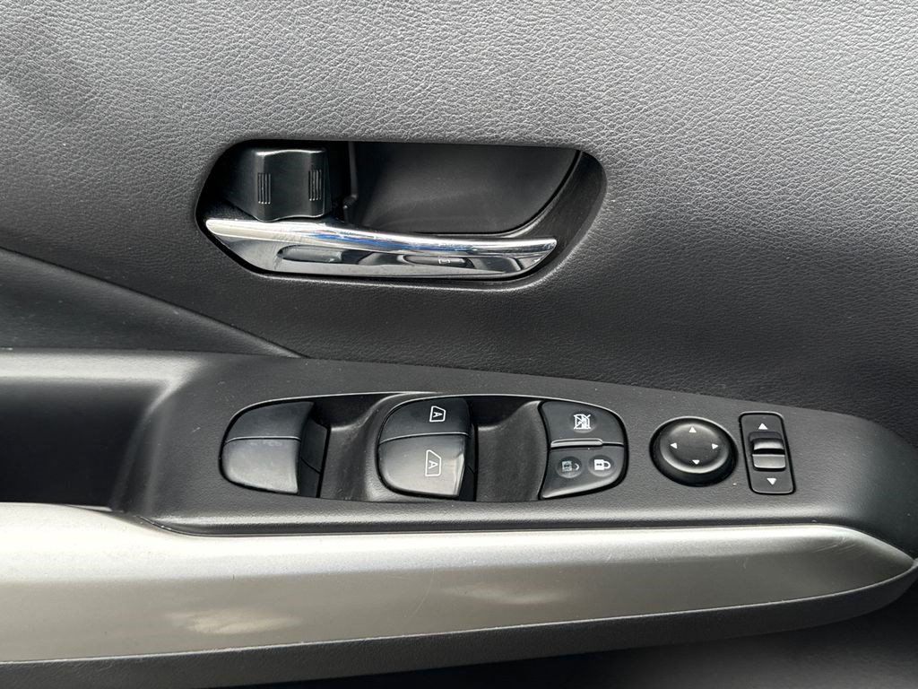 Used 2020 Nissan Kicks SR w/ SR Premium Package FWD image 22