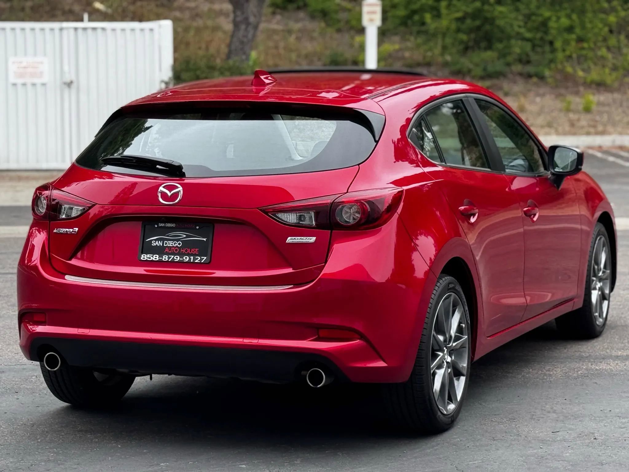 Used 2018 MAZDA MAZDA3 Grand Touring image 18