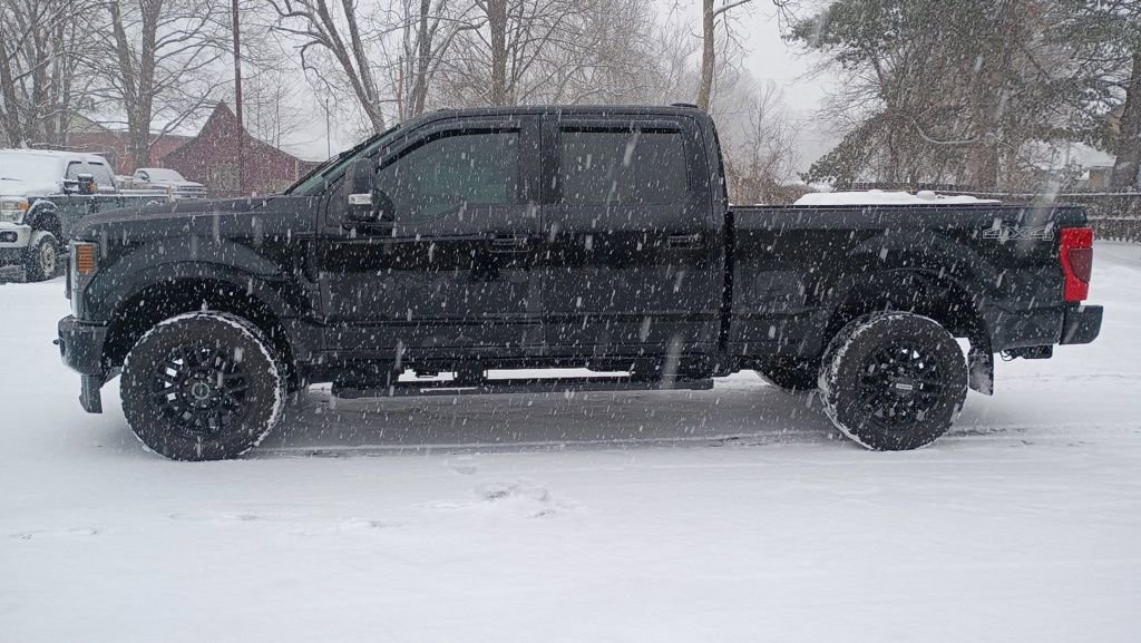 Used 2022 Ford F250 Lariat w/ Black Appearance Package image 4