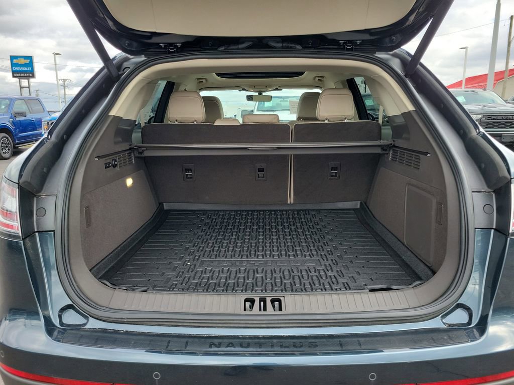 Certified 2023 Lincoln Nautilus Reserve w/ Equipment Group 202A image 10