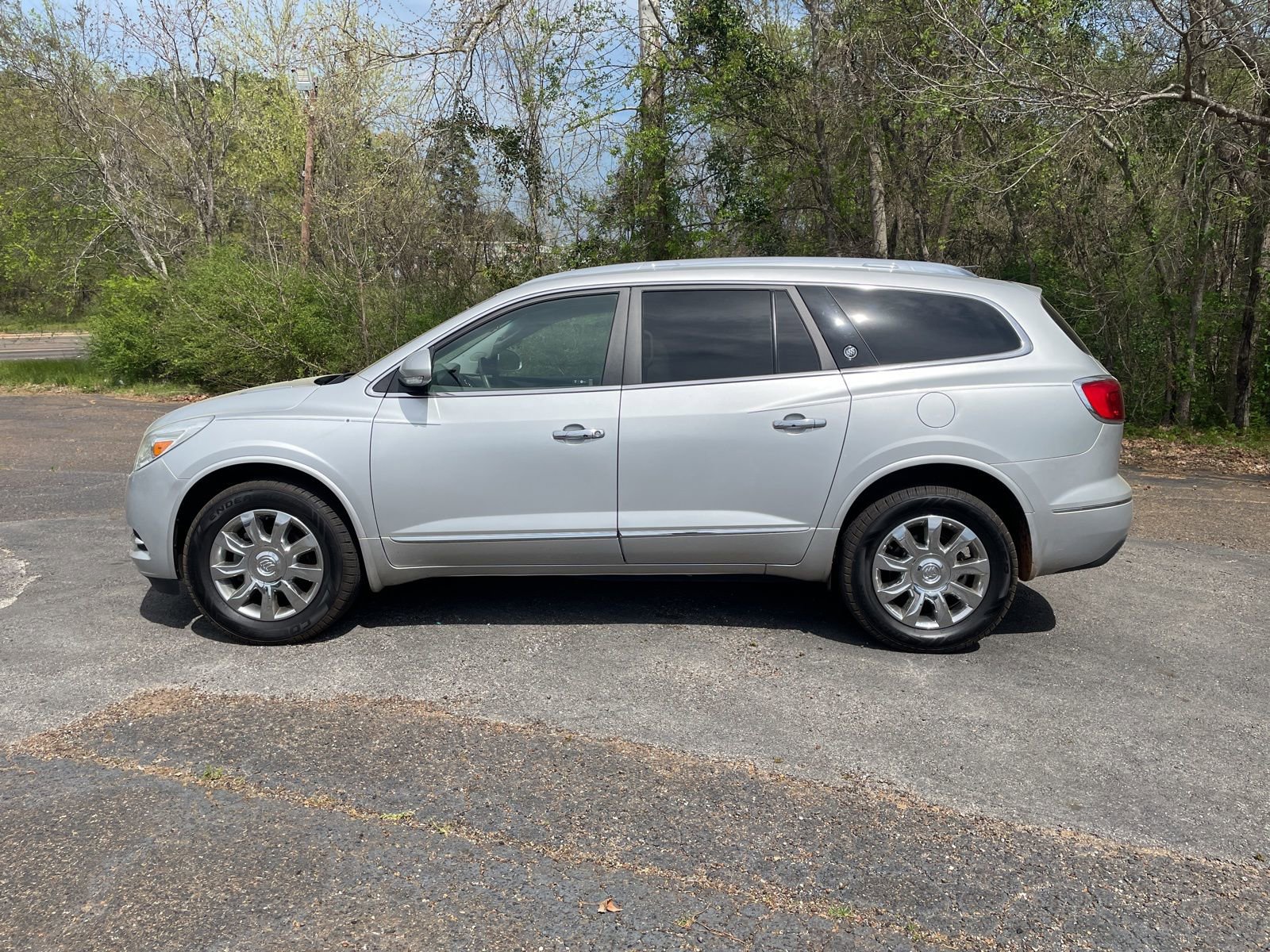 Used 2017 Buick Enclave Leather image 2