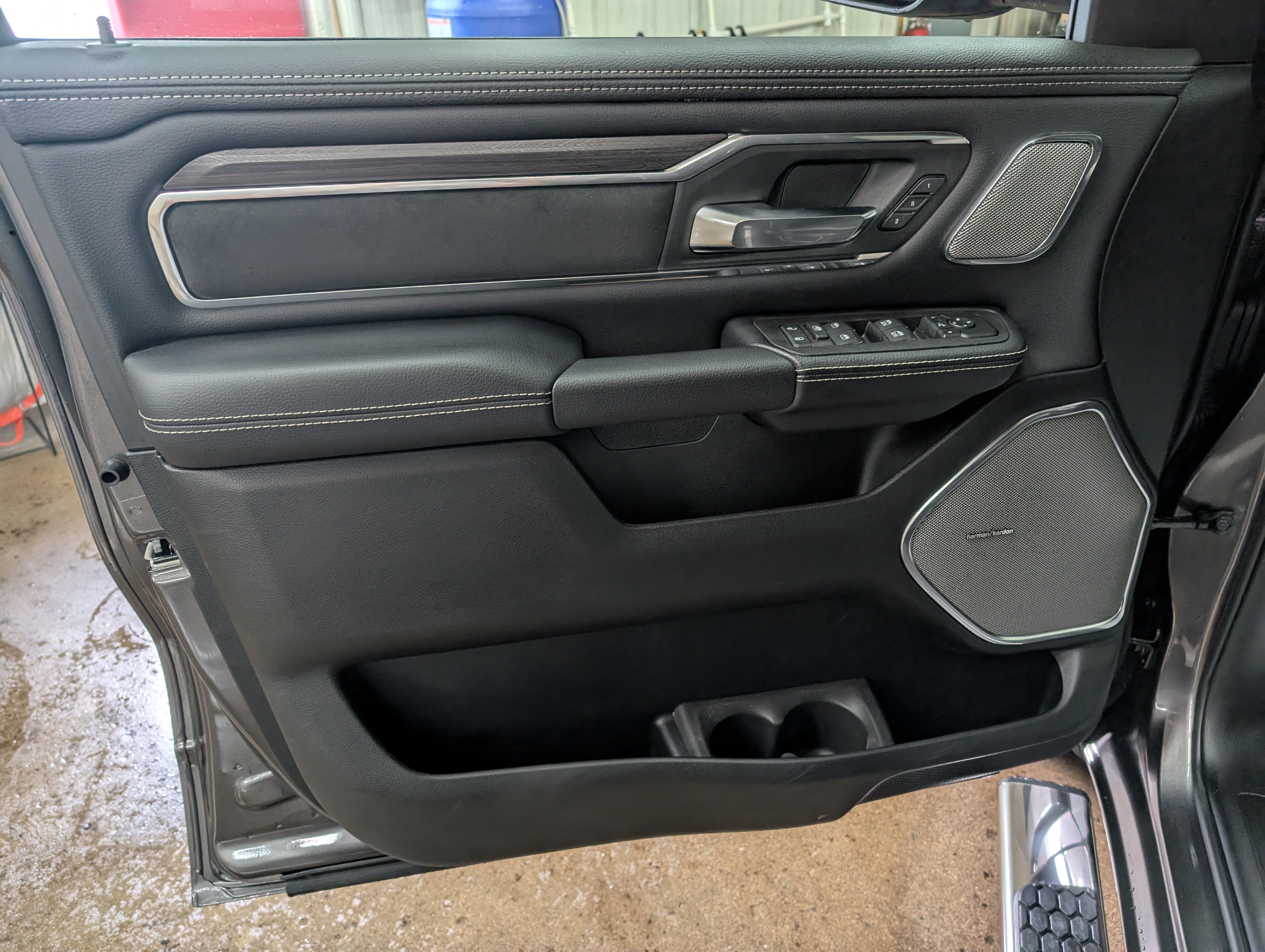 New 2026 RAM 1500 Laramie AWD/4WD image 15