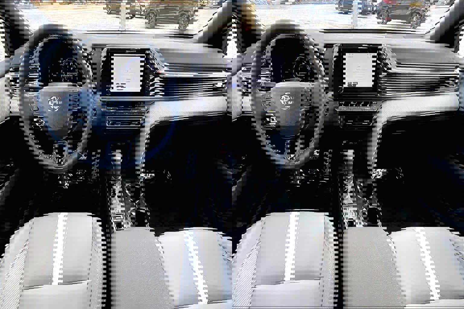 Used 2025 Toyota Camry SE image 15