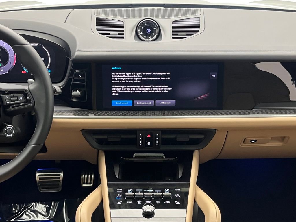 Used 2024 Porsche Cayenne Turbo image 34