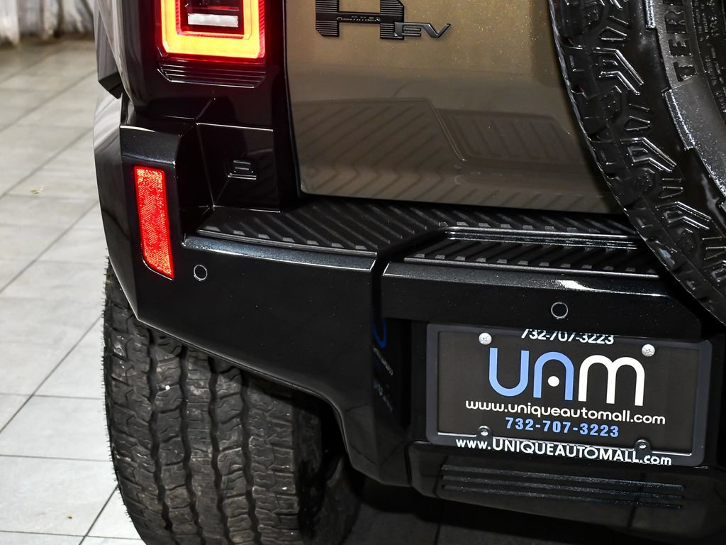 Used 2025 GMC Hummer EV 2X w/ LPO, Cargo Utility Package AWD/4WD image 80