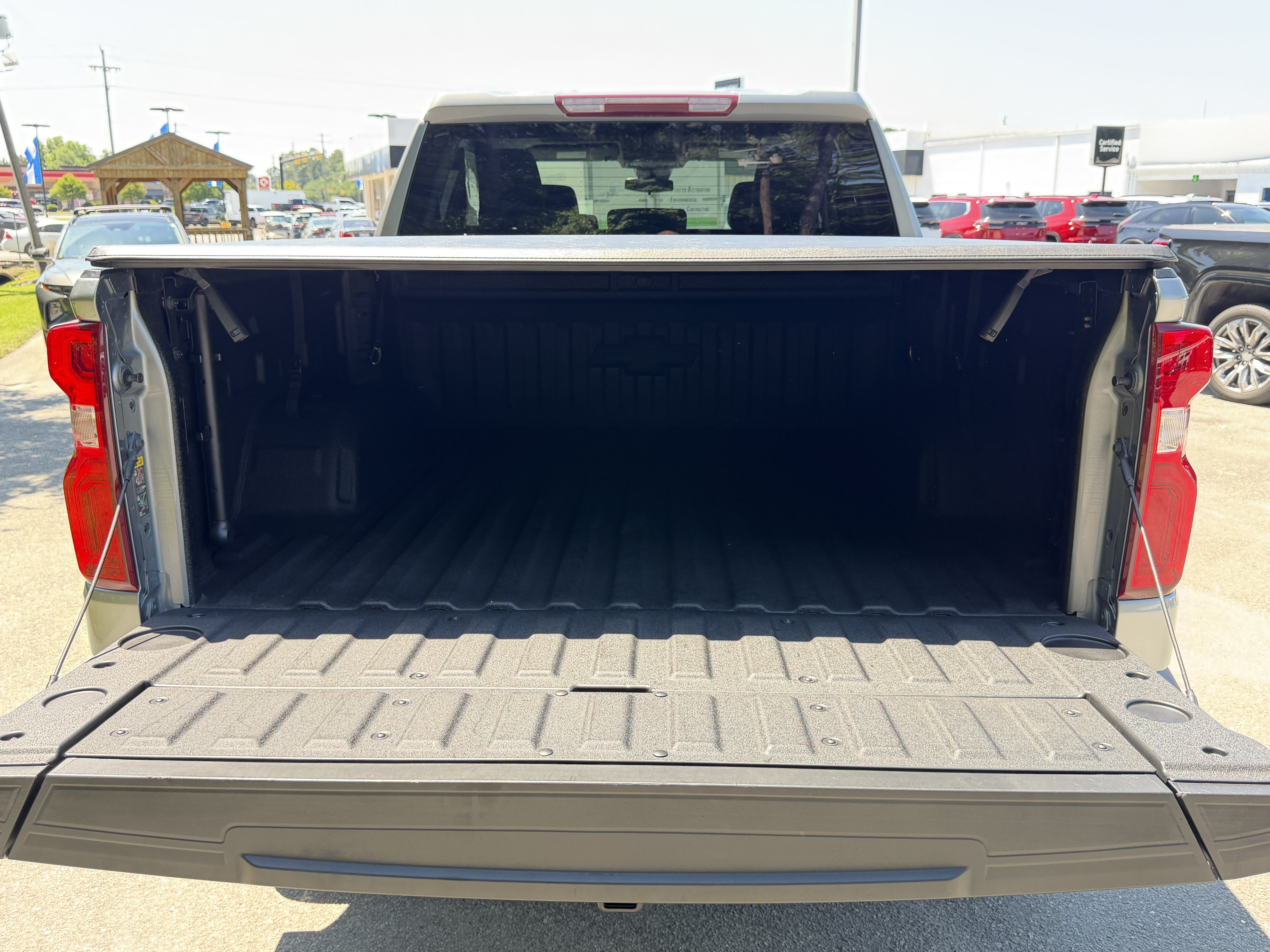 Used 2023 Chevrolet Silverado 1500 LT Trail Boss w/ Protection Package AWD/4WD image 9