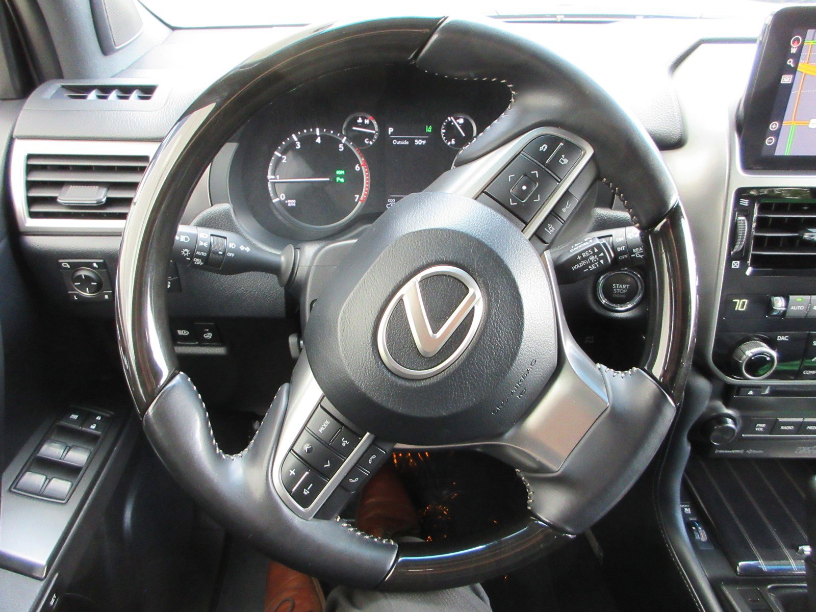 Used 2023 Lexus GX 460 Luxury w/ Sport Design Package AWD/4WD image 36