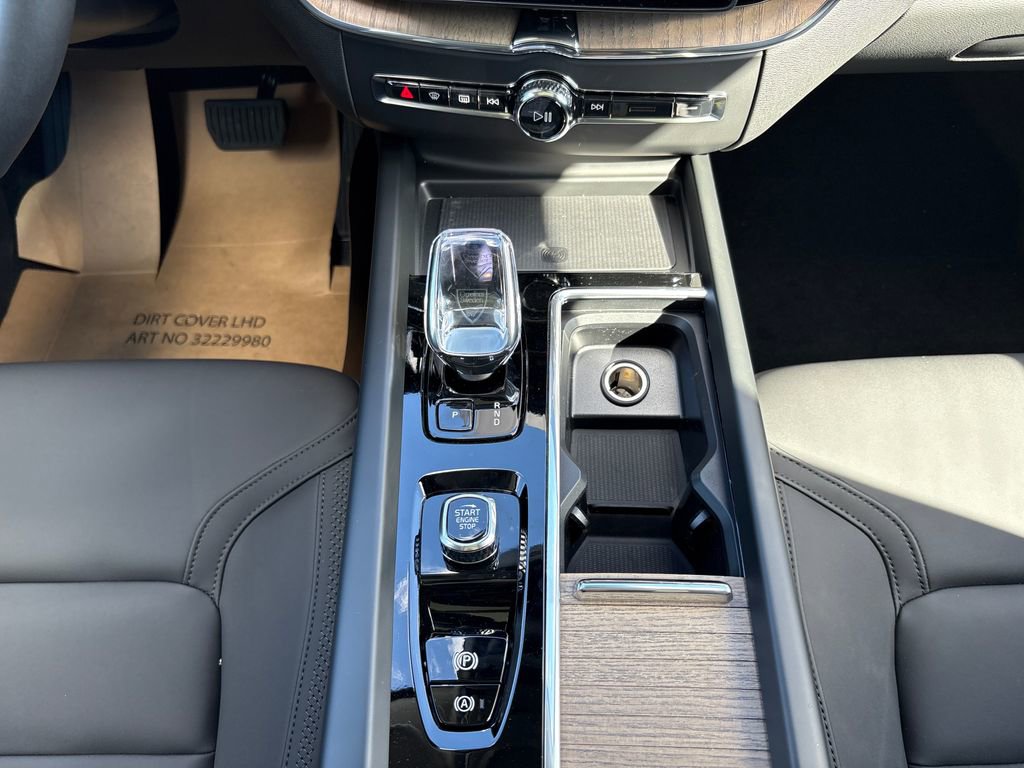 New 2026 Volvo XC60 B5 Plus image 11