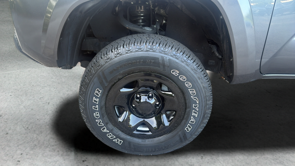 Used 2021 Toyota Tacoma SR5 RWD image 34