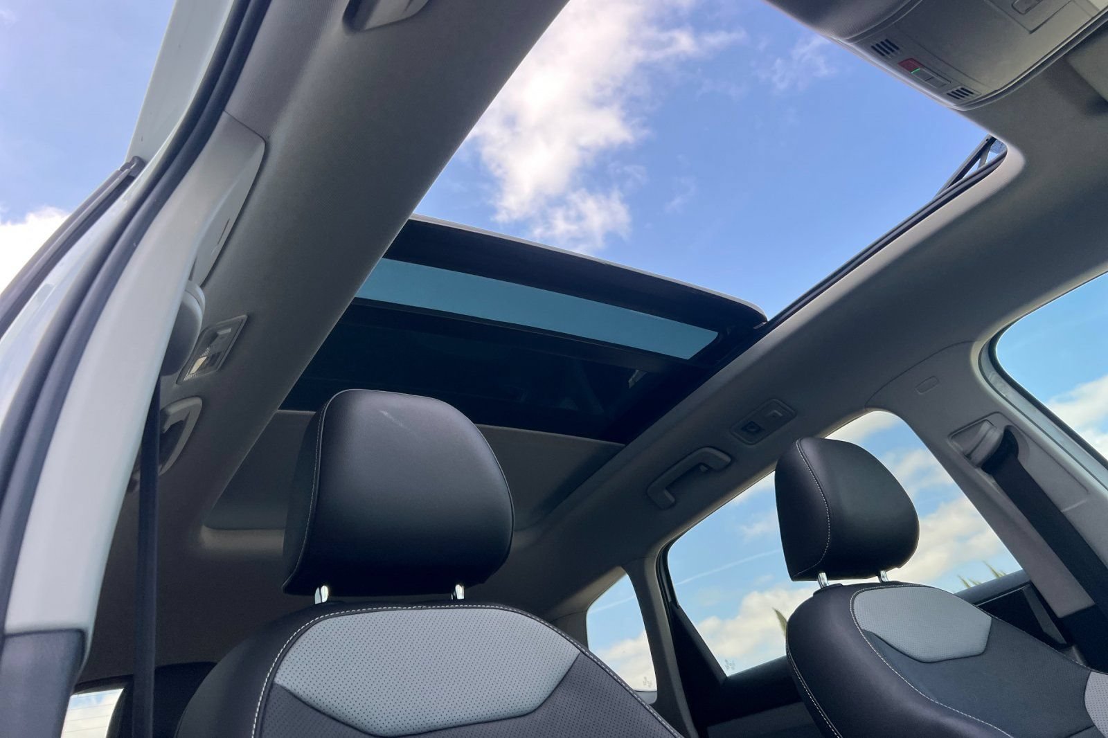 Used 2022 Volkswagen Taos SEL w/ Panoramic Sunroof Package AWD/4WD image 22