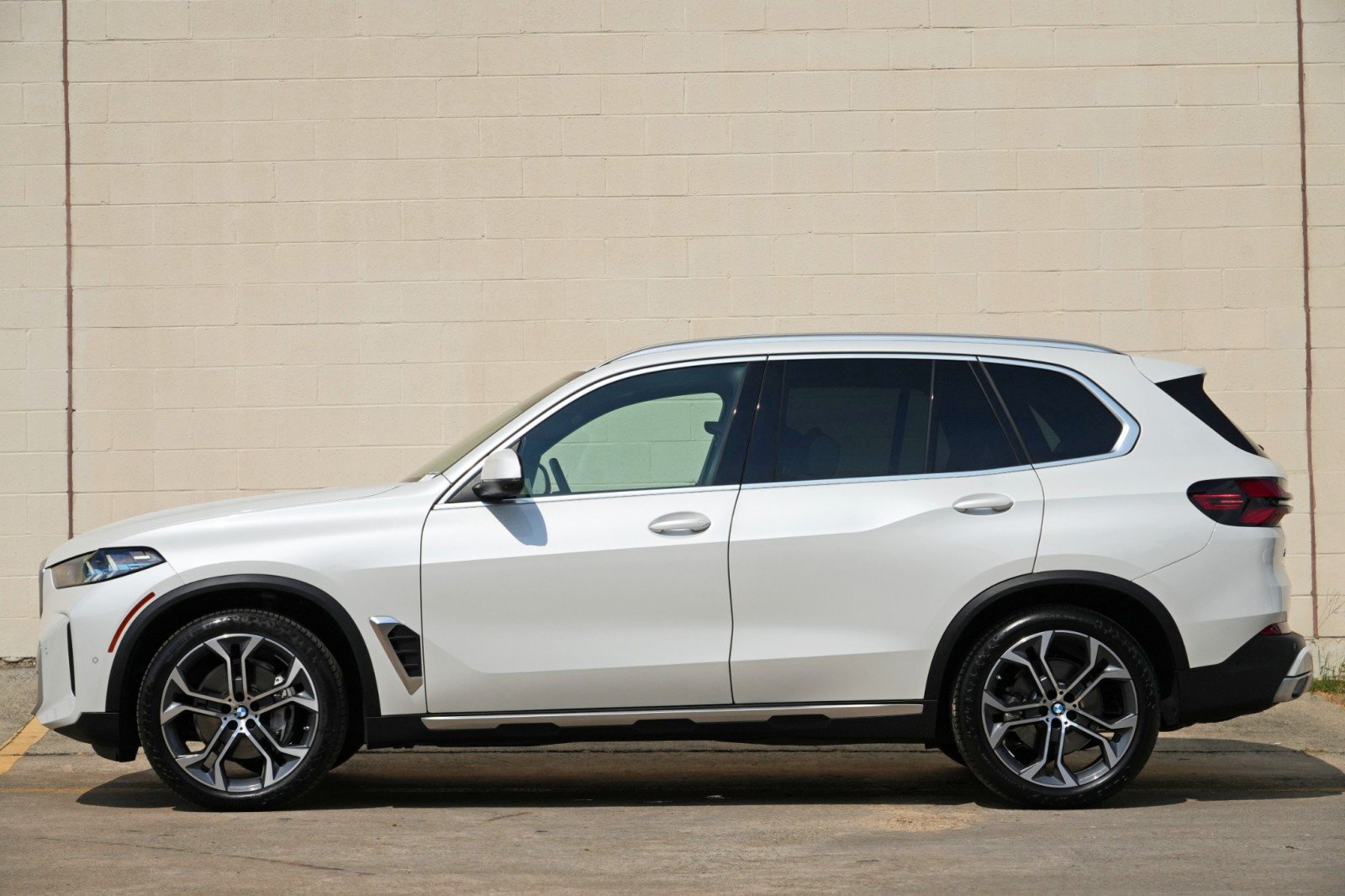 Used 2024 BMW X5 sDrive40i w/ Premium Package RWD image 9