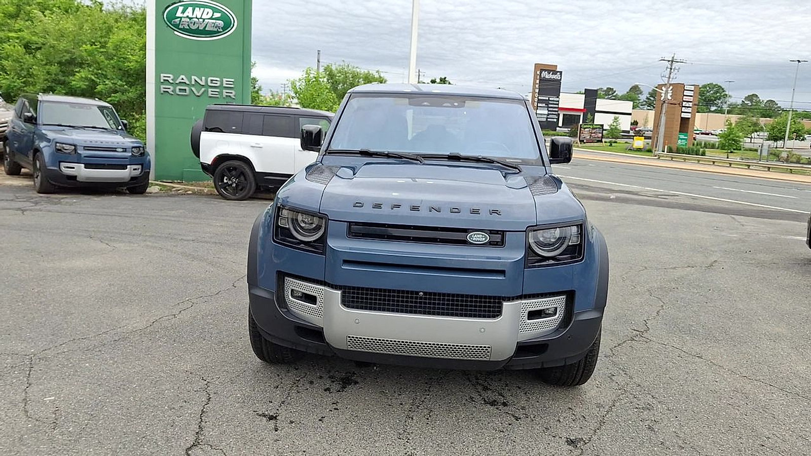 Used 2022 Land Rover Defender 110 SE AWD/4WD image 3