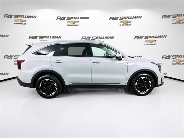 Used 2025 Kia Sorento S image 8