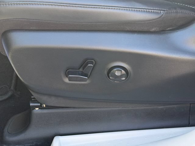 Used 2024 Chrysler Pacifica Limited FWD image 32
