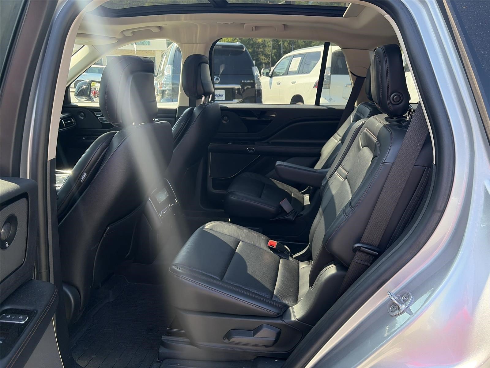 Used 2020 Lincoln Aviator Reserve w/ Equipment Group 201A AWD/4WD image 12