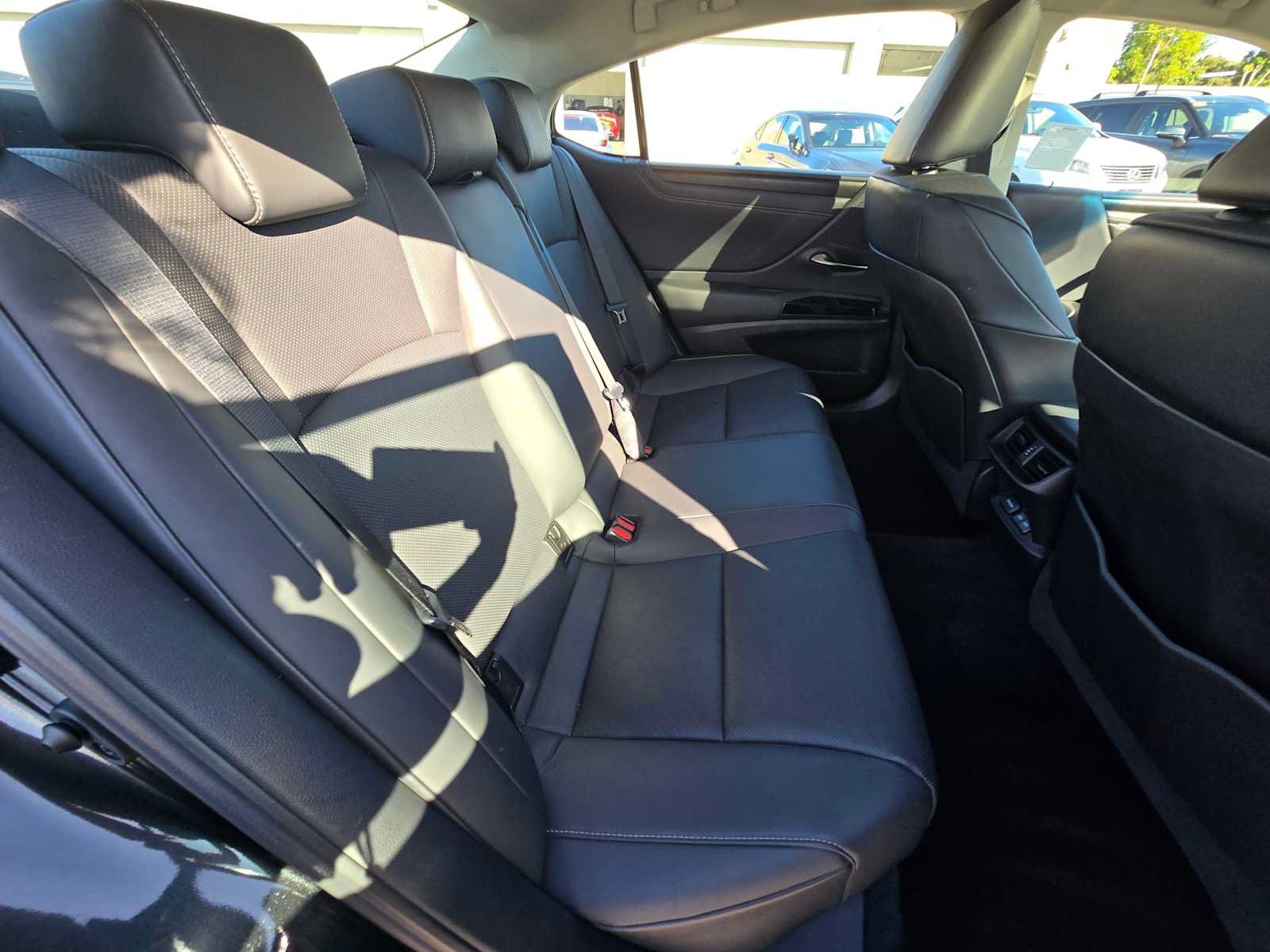 Certified 2022 Lexus ES 350 w/ Premium Package FWD image 12