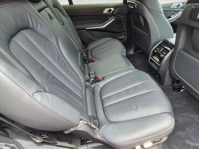 Used 2022 BMW X7 xDrive40i w/ Premium Package AWD/4WD image 22