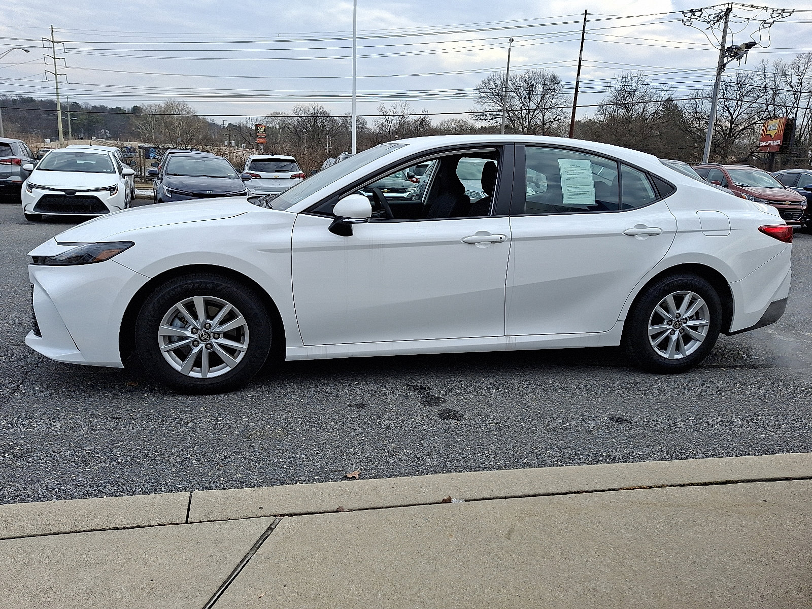 Used 2025 Toyota Camry LE image 4