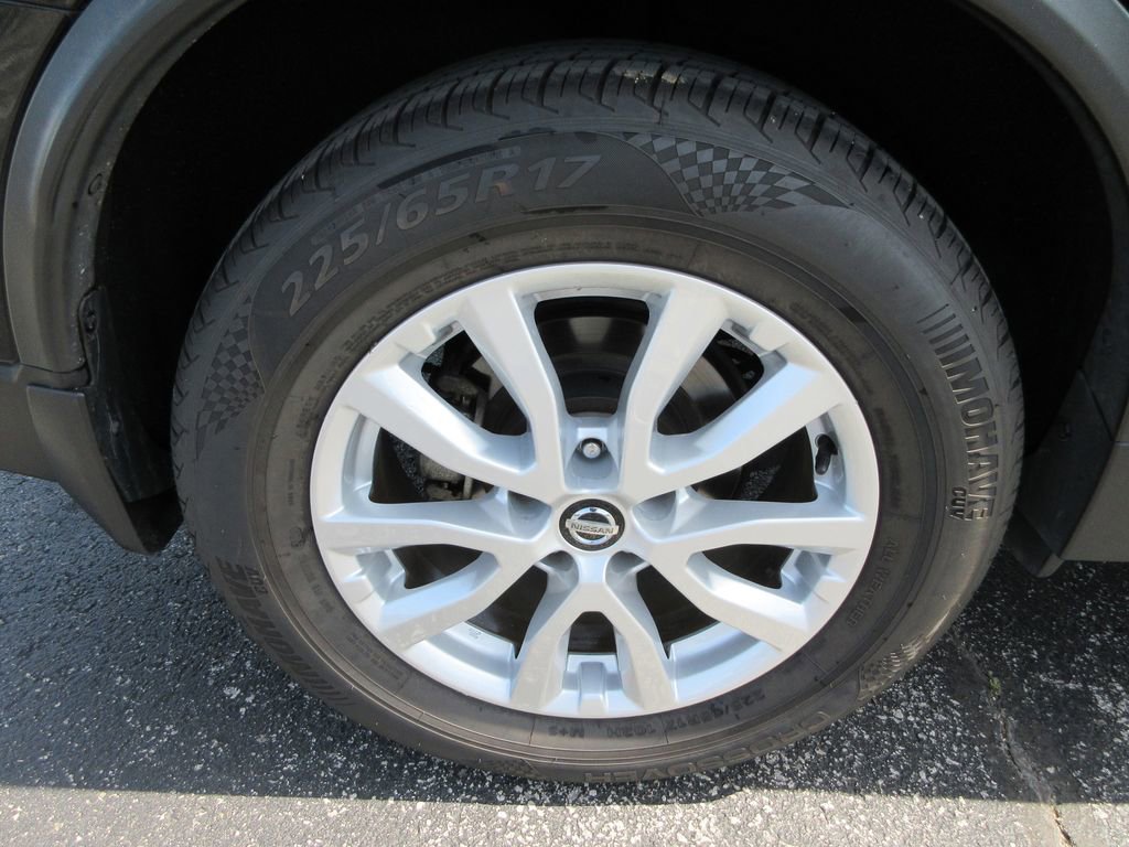 Used 2017 Nissan Rogue SV w/ SV Premium Package FWD image 10