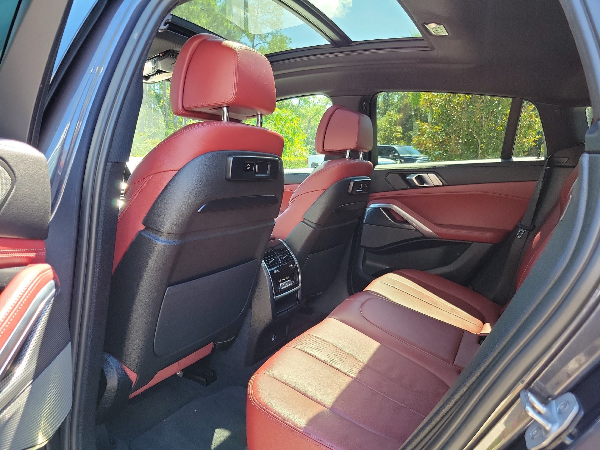 Used 2020 BMW X6 M50i AWD/4WD image 16