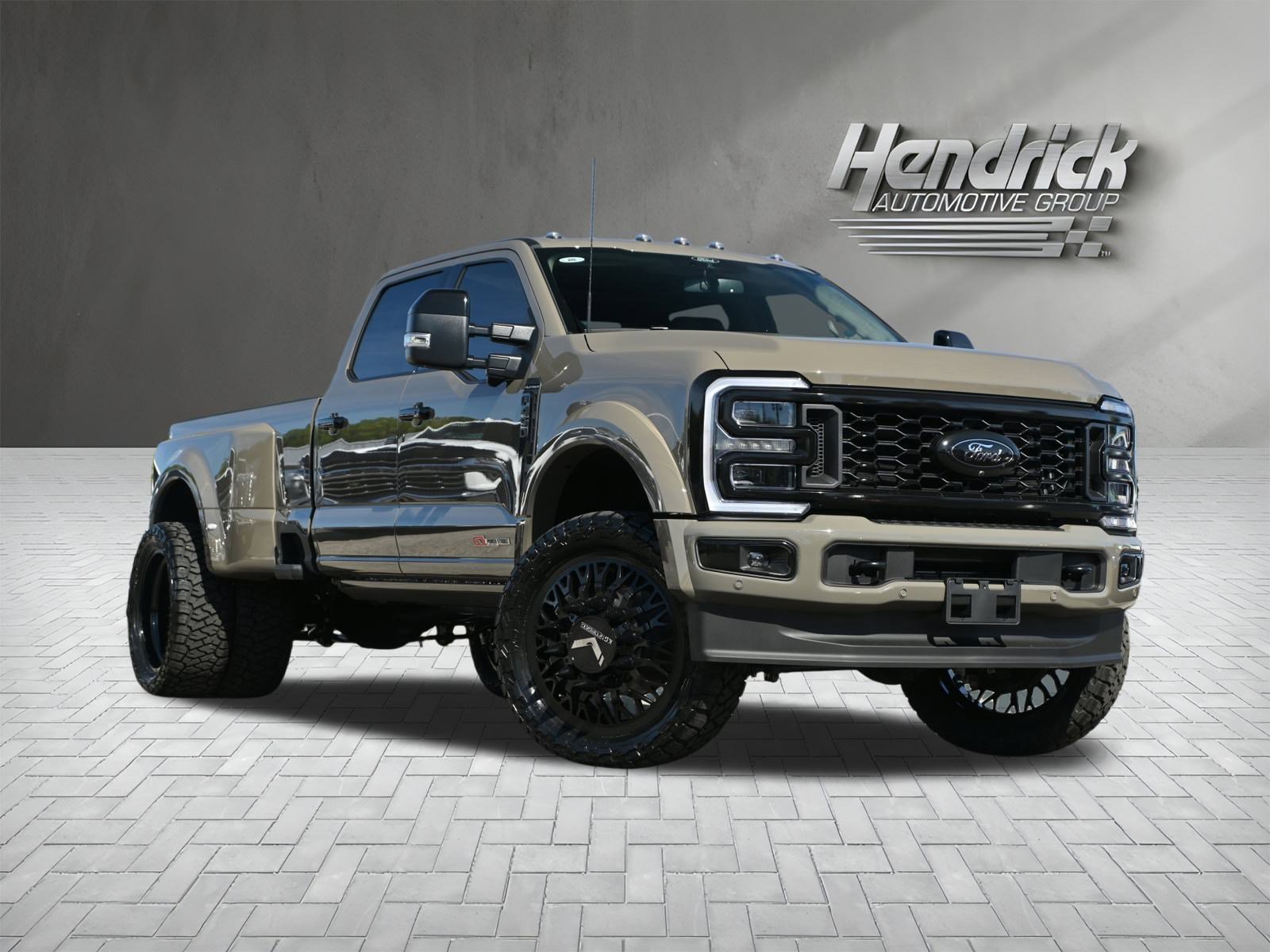 Used 2026 Ford F450 Platinum w/ Platinum Plus Package image 2