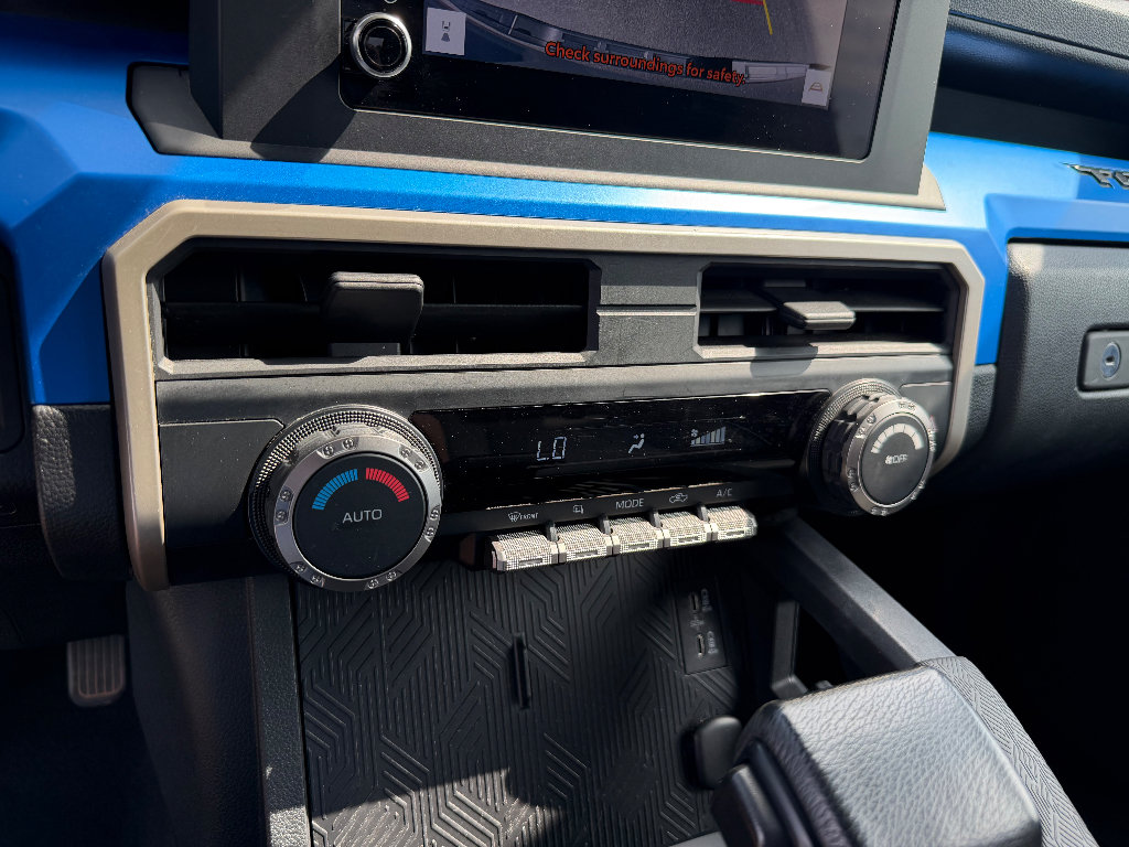 Used 2024 Toyota Tacoma TRD Off-Road AWD/4WD image 28