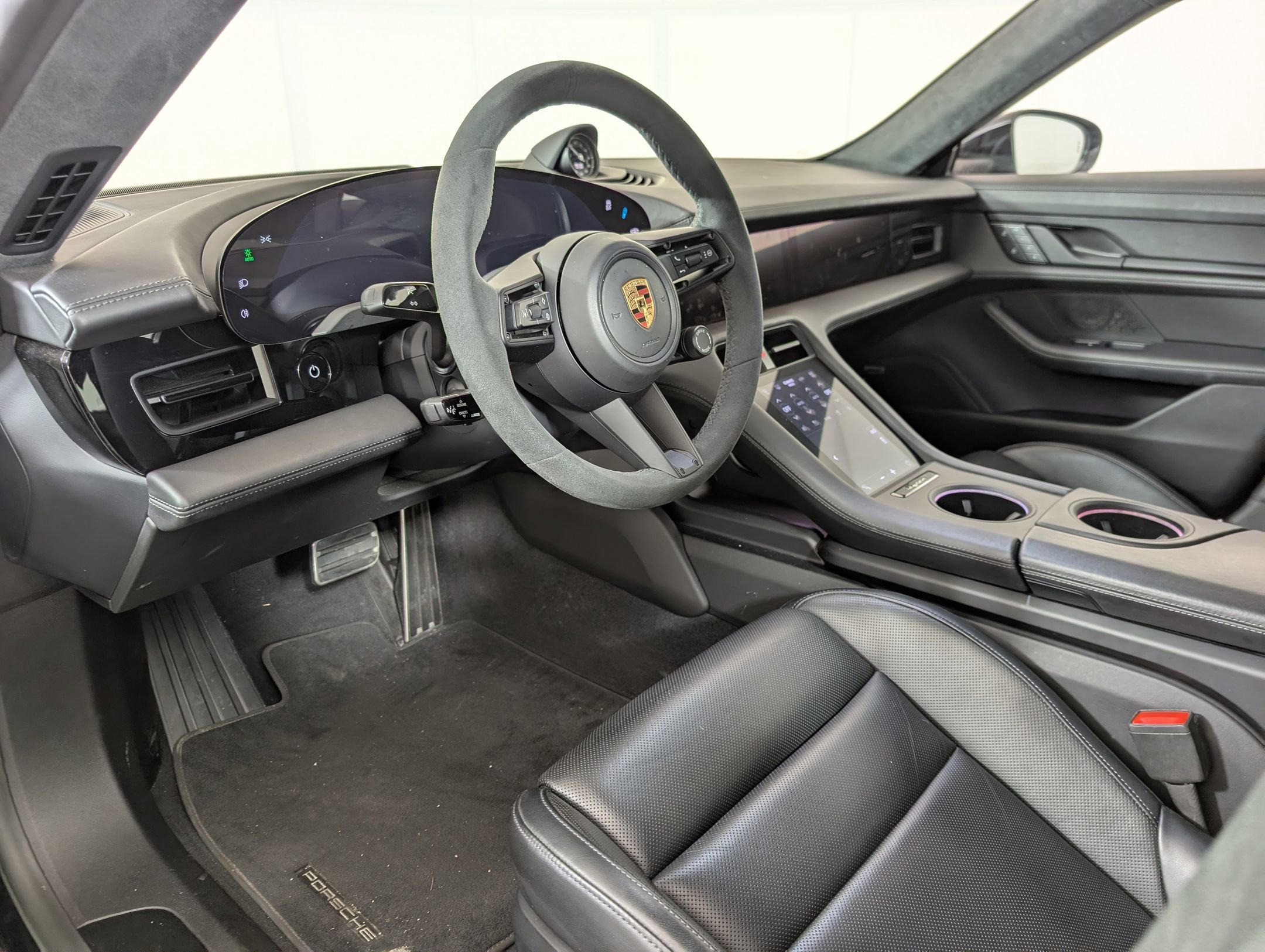 Certified 2024 Porsche Taycan GTS image 4