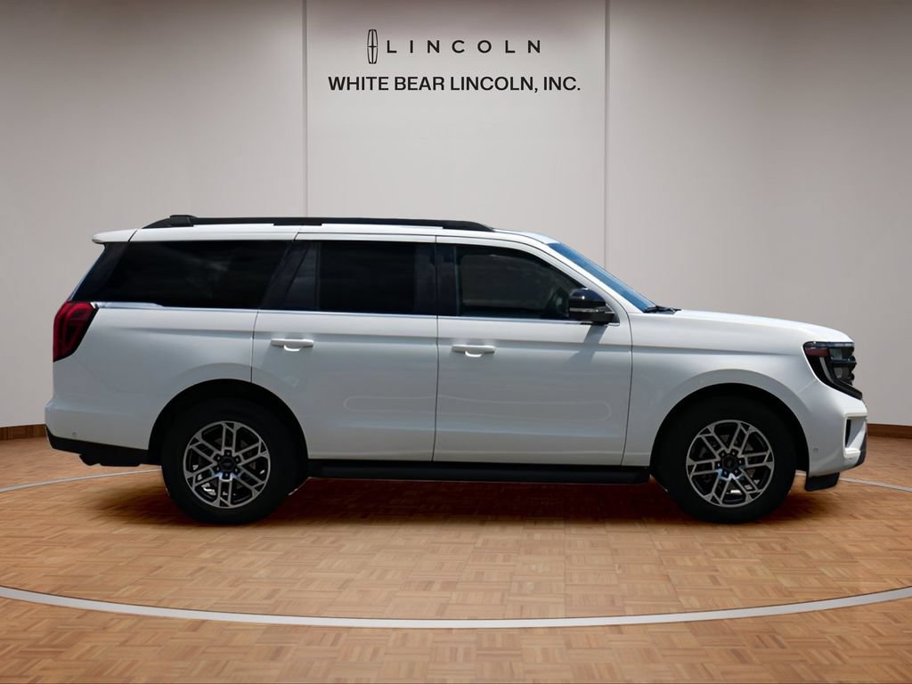 Used 2025 Ford Expedition Active AWD/4WD image 4