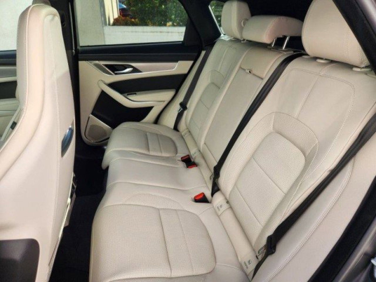 New 2024 Jaguar F-PACE R-Dynamic S image 10