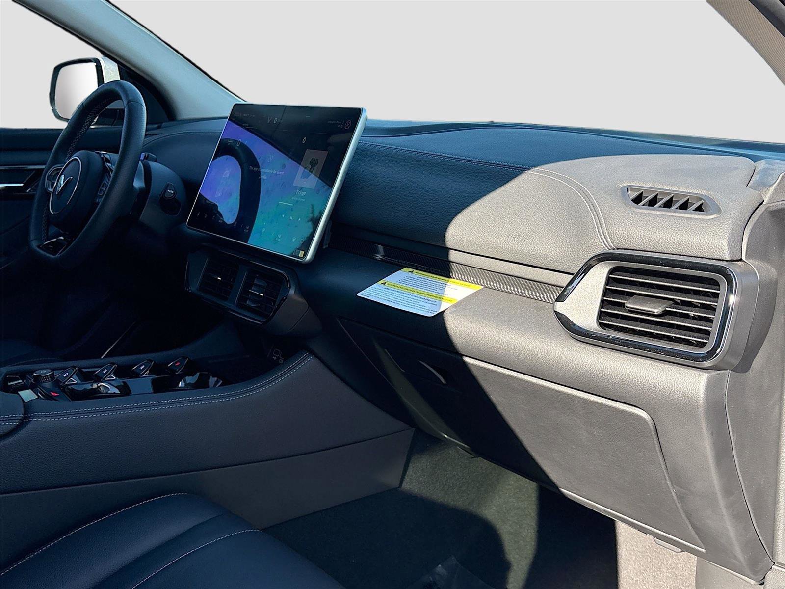 New 2025 VinFast VF 8 Eco AWD/4WD image 28