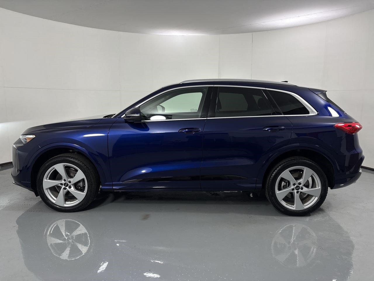 New 2025 Audi Q5 Premium Plus w/ Premium Plus AWD/4WD video 2