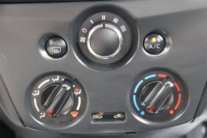 Used 2015 Nissan Versa SV FWD image 30