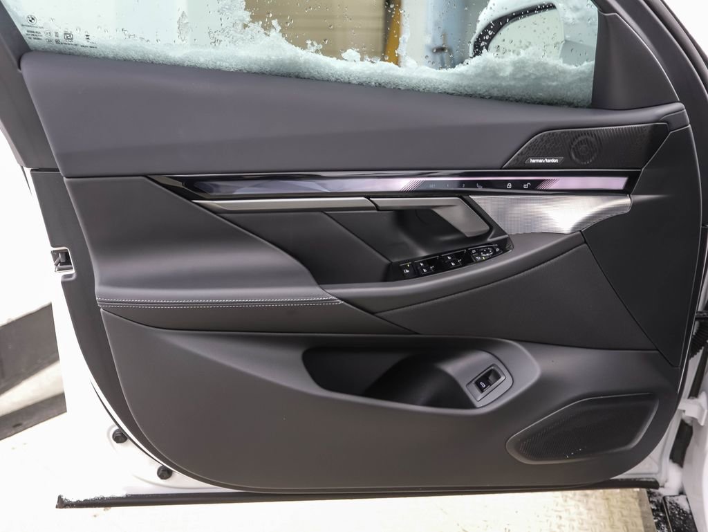 Used 2026 BMW i5 eDrive40 w/ M Sport Package image 9